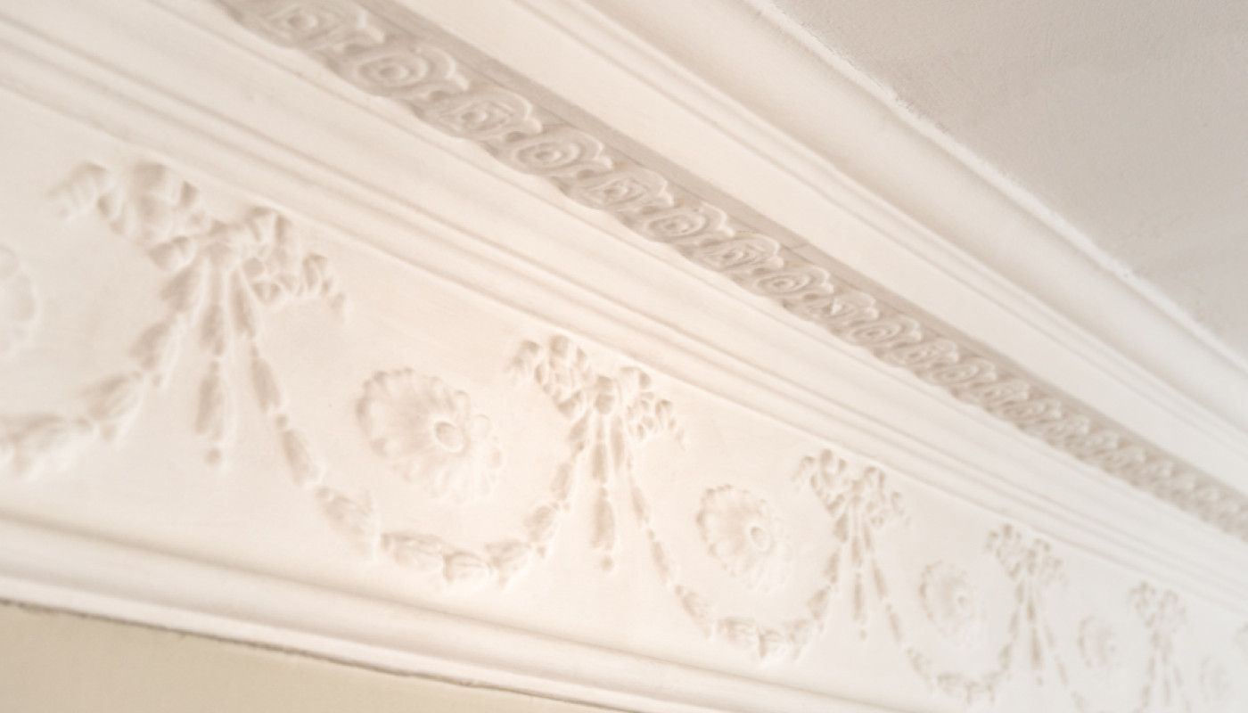 Corniche au plafond : atout déco ou idée démodée ?